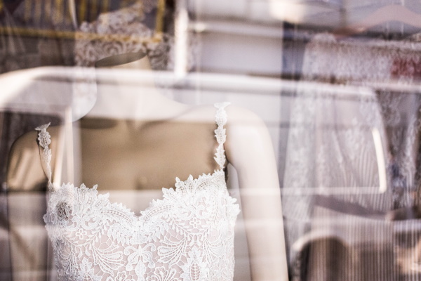 wedding dress shopping etiquette
